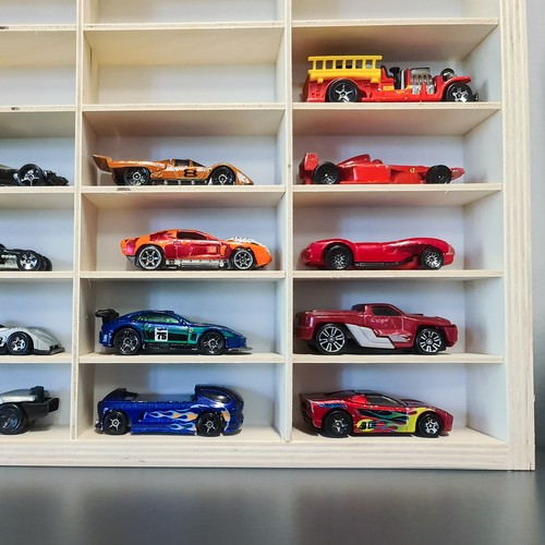 Drvena polica Car&Toys za dječju sobu